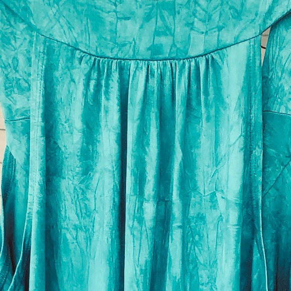 IZ Byer California Teal Silky Tank Top Size L - Picture 5 of 7